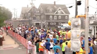 Falmouth Road Race 2019 amateur runners going thru falmouth