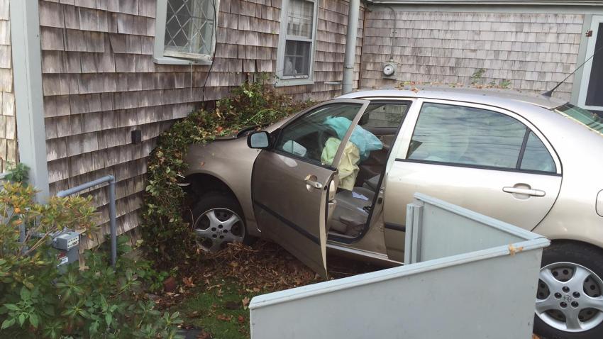 Police Man Crashes Into Cape Cod Home Runs Away Necn