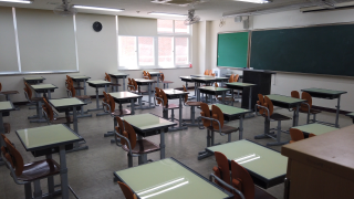 Photo of empty high school classroom.