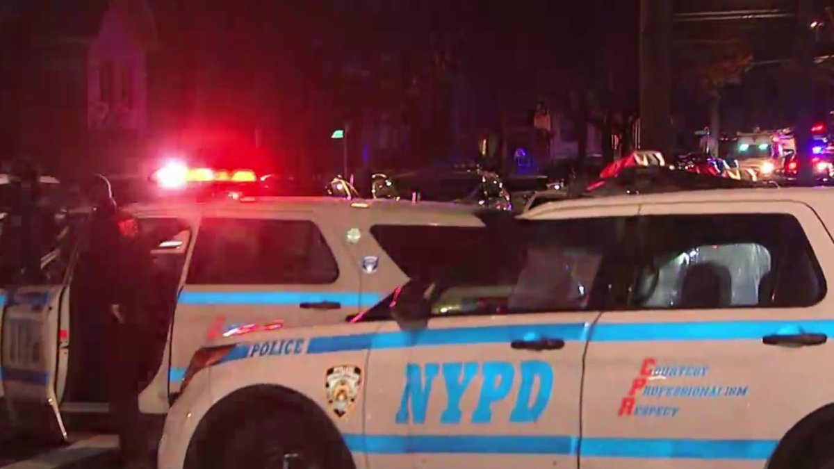 2 Us Marshals Shot In Nyc Gunfight With Massachusetts Fugitive Suspect Killed Necn 