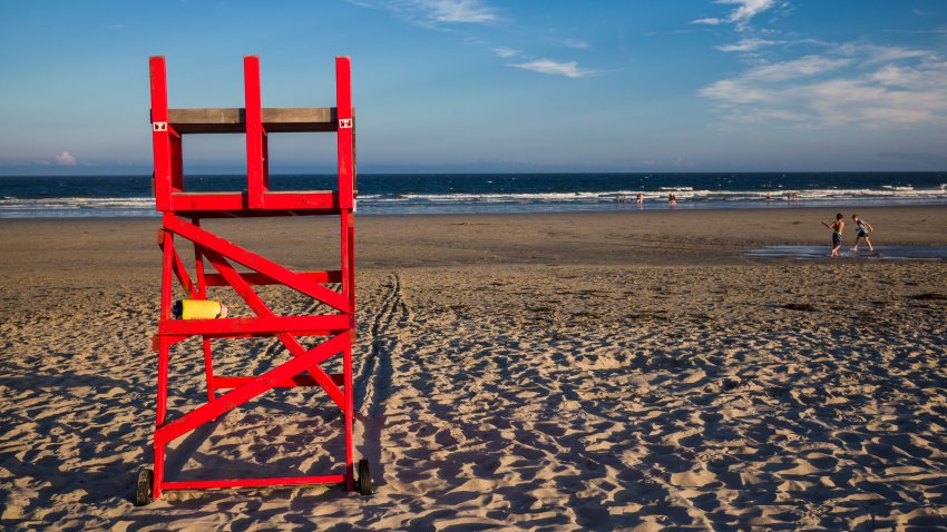 USA, Massachusetts, Cape Ann, Gloucester, Good Harbor Beach, lifeguard tower