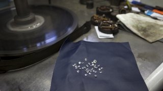 diamond cutting table with many diamonds on it