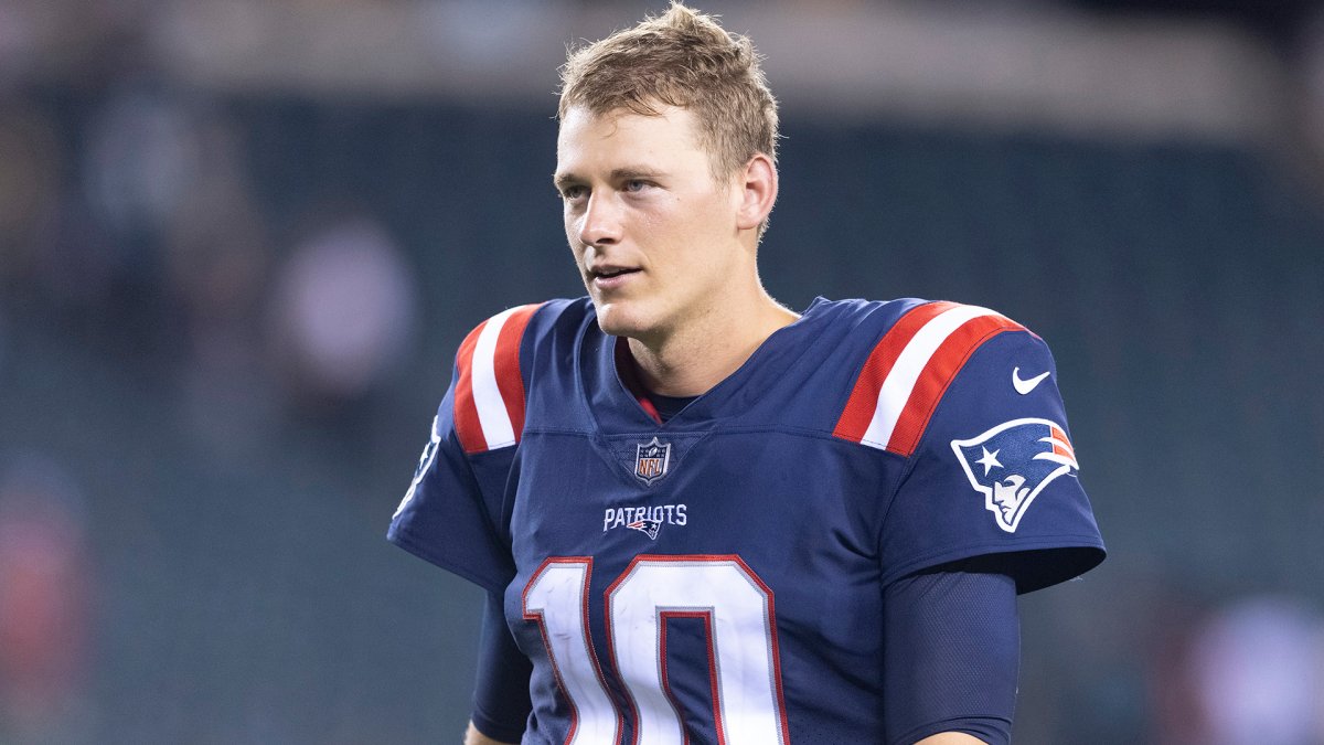 Sophie Scott supports Patriots QB Mac Jones at Pro Bowl