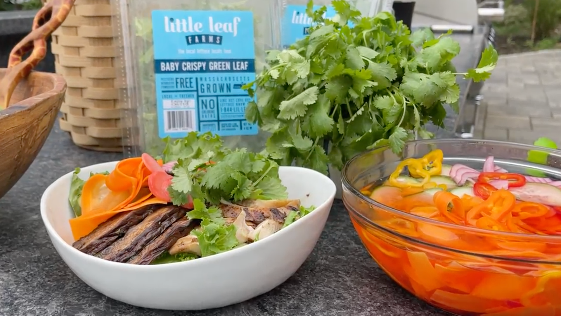 Mason Jar Salads - Lexi's Clean Kitchen