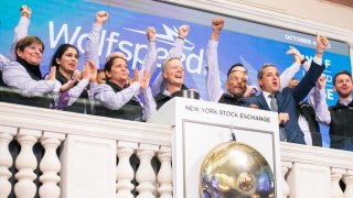 The New York Stock Exchange welcomes executives and guests from Wolfspeed (NYSE: WOLF), on Oct. 4th, 2021, in celebration of its listing. To honor the occasion, Gregg Lowe, CEO, joined by Chris Taylor, Vice President, NYSE Listings and Services, rings The Opening Bell®.