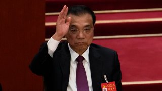 Chinese Premier Li Keqiang raises his hand to vote
