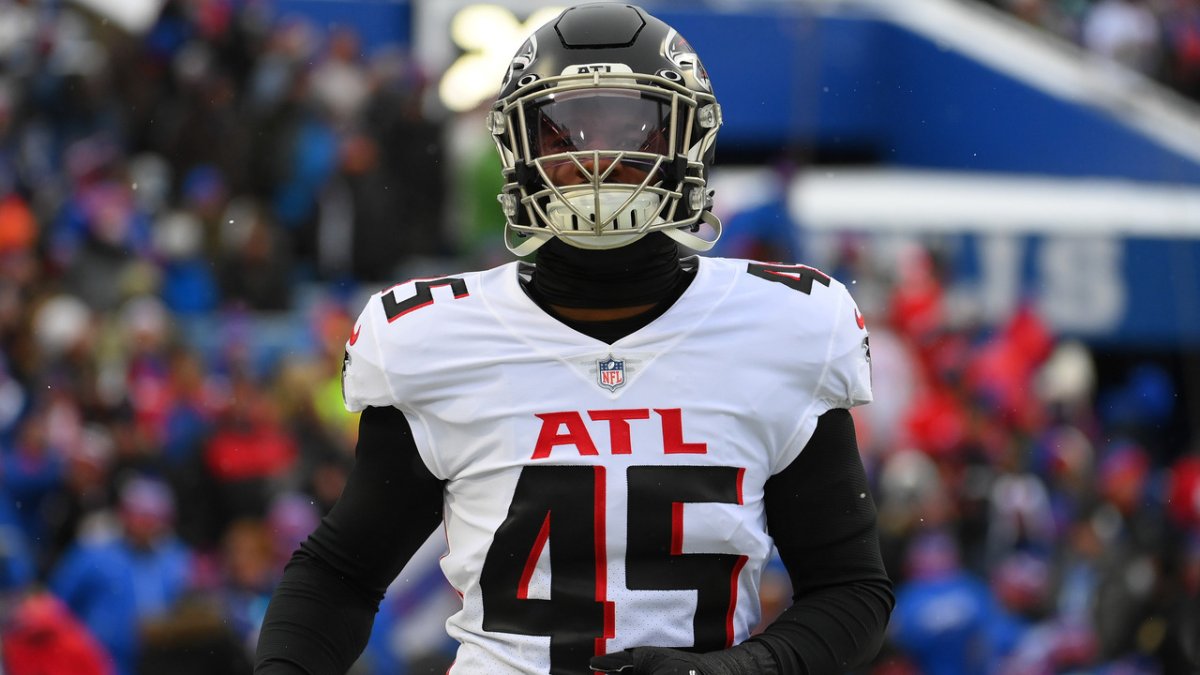 Browns acquire Pro Bowl LB Deion Jones in trade with Falcons