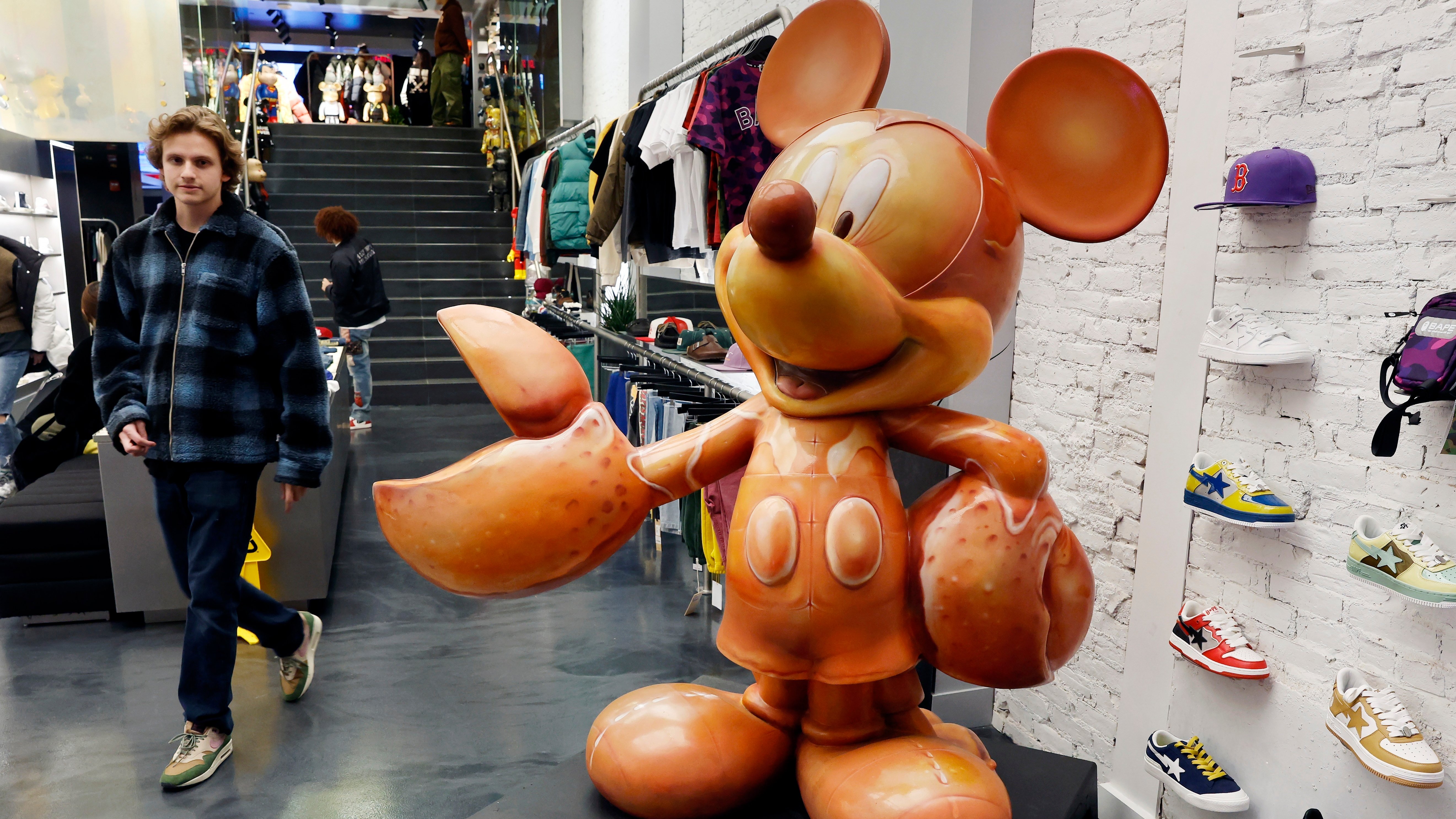 Lobsta Mickey Statue Returns to Boston – NECN