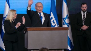 Former Israeli Prime Minister Benjamin Netanyahu and his wife Sara Netanyahu greet supporters at an election-night event on November 1, 2022 in Jerusalem