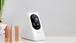 The Starry Station is a Wi-Fi router with a touchscreen that shares device and performance data.