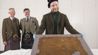 The tartan piece can be dated to circa 1500-1600 AD, making it the oldest known surviving specimen of true tartan in Scotland.