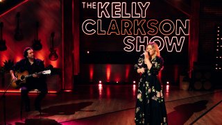 Kelly Clarkson performs on "The Kelly Clarkson Show."