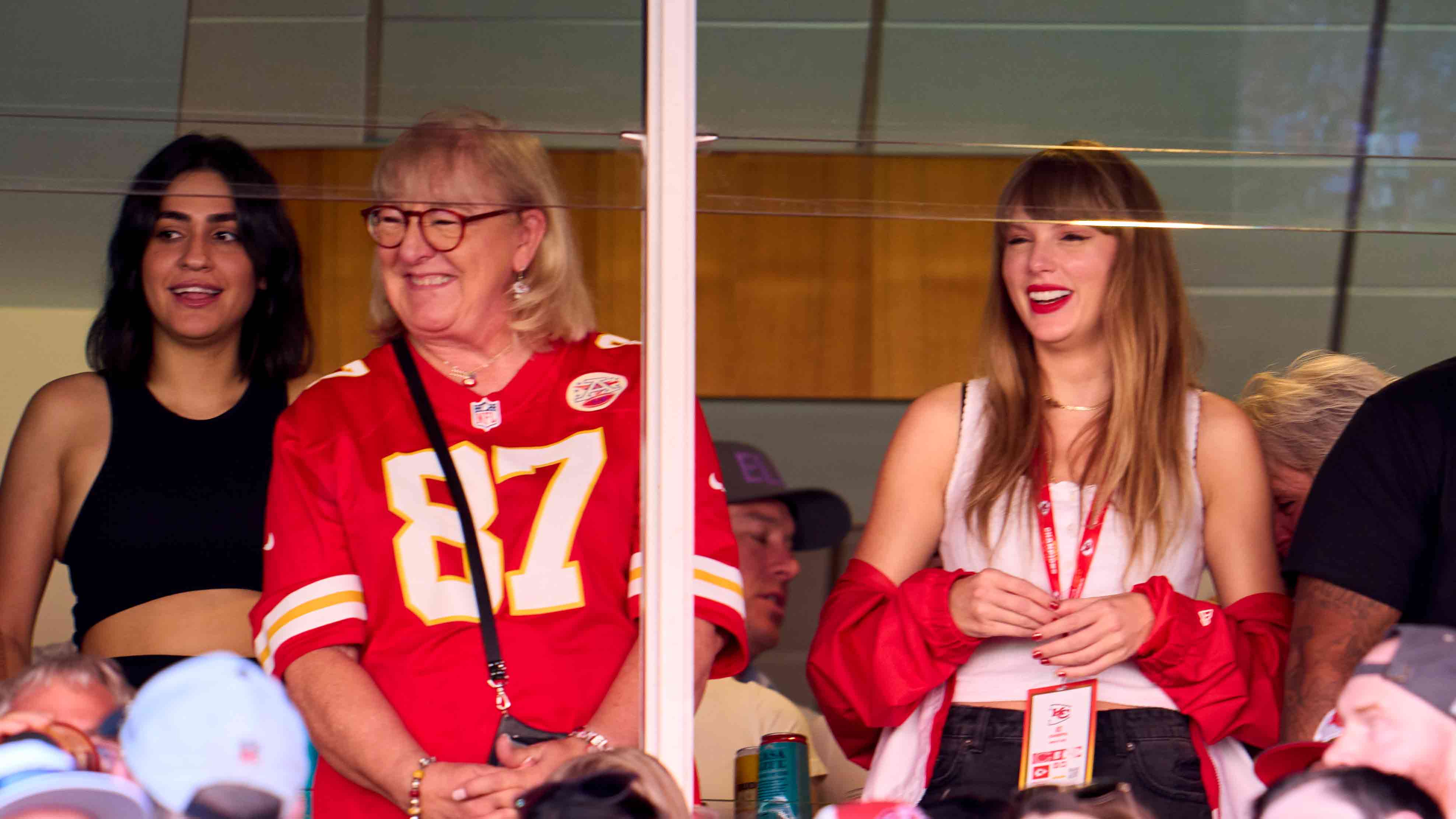 Taylor Swift attends Chiefs game; sits next to Donna Kelce