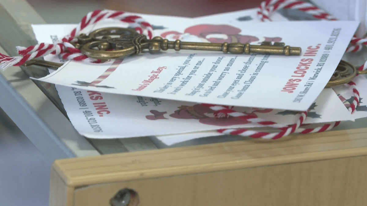 Rhode Island locksmith hands out hundreds of 'magic' Santa keys