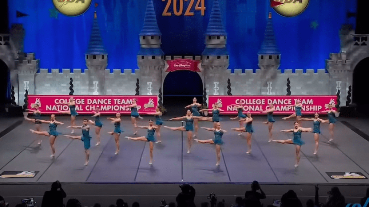 VIDEO University of Minnesota Dance Team unbelievable routine to