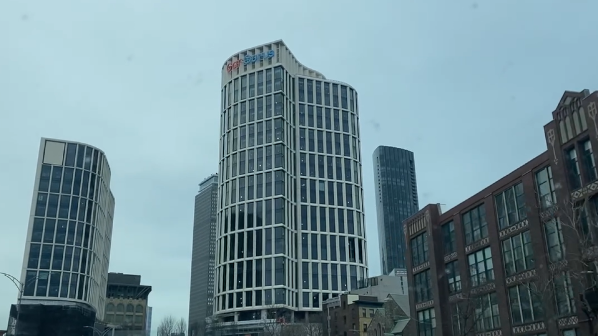 波士顿马萨诸塞州公路上的CarGurus大楼