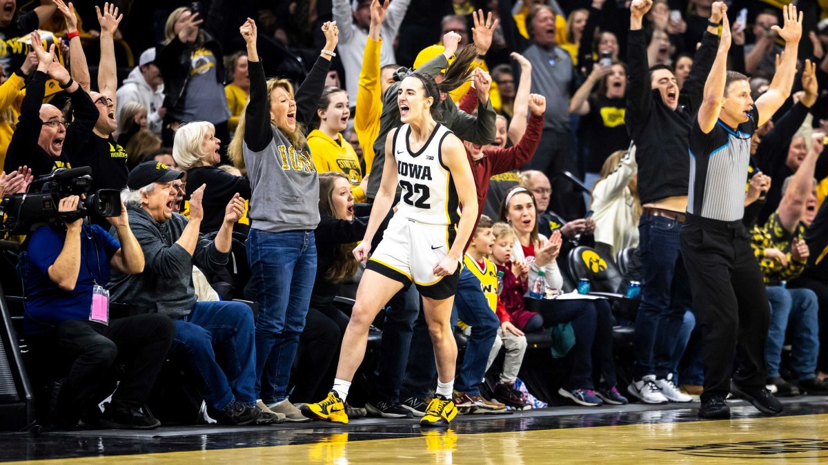 Iowa’s Caitlin Clark breaks NCAA women’s basketball scoring record NECN