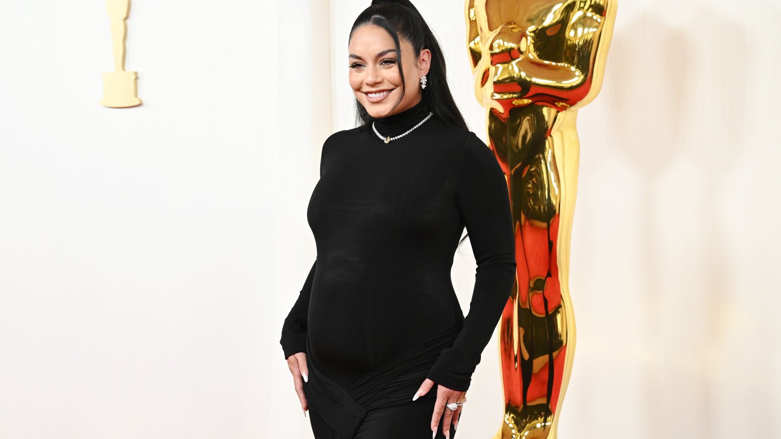 Vanessa Hudgens reveals on Oscars red carpet that she’s pregnant NECN