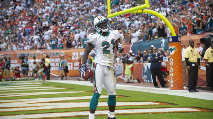 Football: Miami Dolphins Vontae Davis (21) victorious during game vs New England Patriots.  Miami, FL 12/6/2009