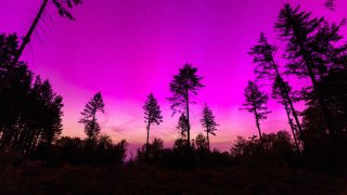 Northern lights appear in the night sky over the Pferdskopf near Treisberg in the Hochtaunus district of Hesse. 