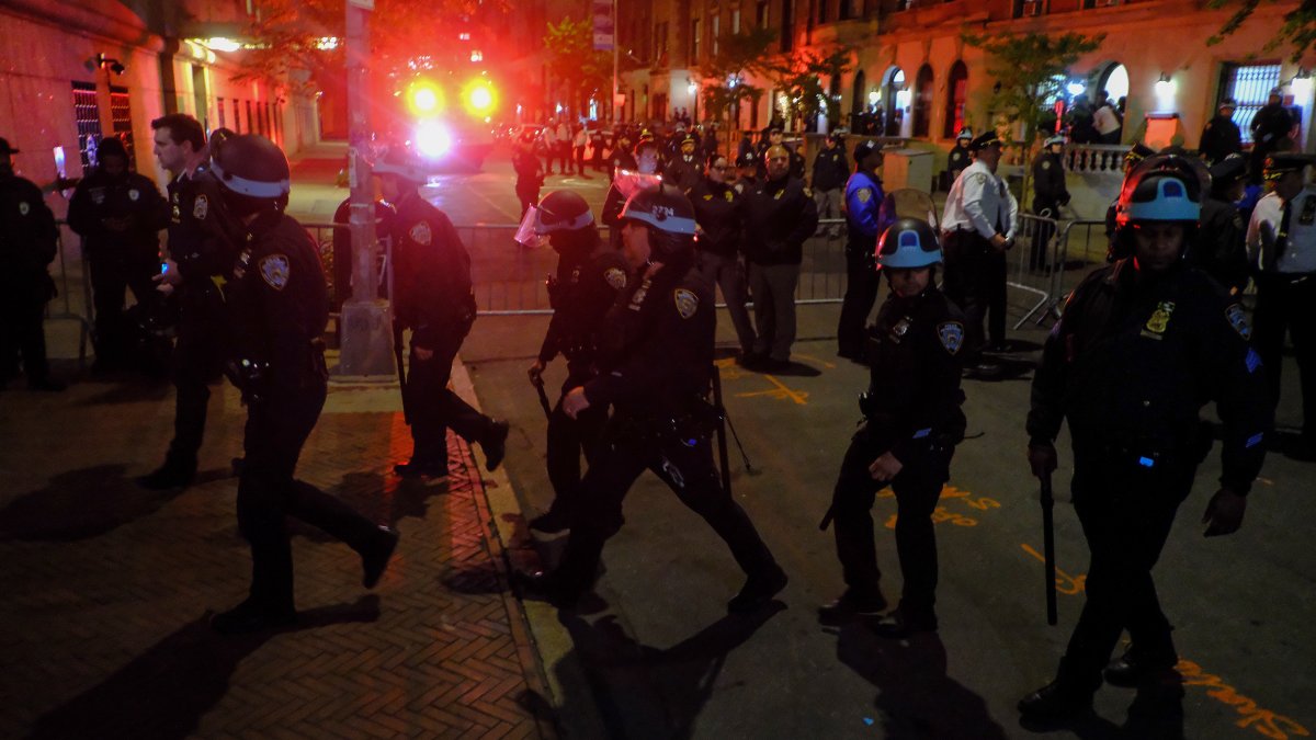 Police in riot gear at UCLA campus where protesters clashed – NECN
