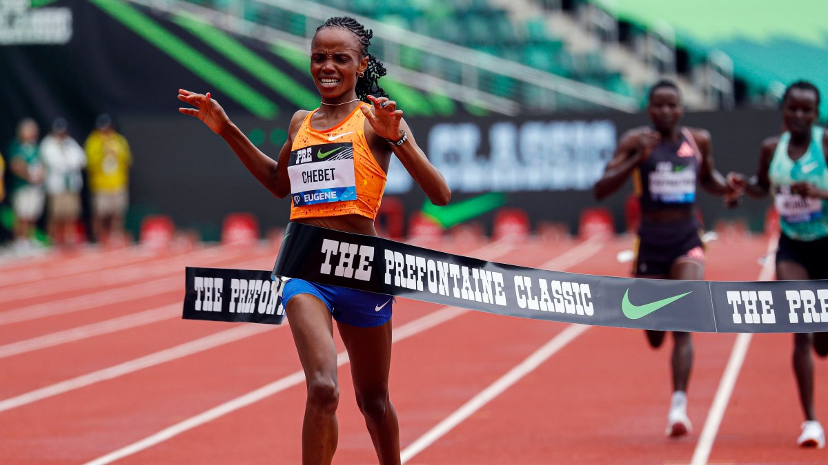 Kenya’s Beatrice Chebet sets world record in 10,000 meters NECN