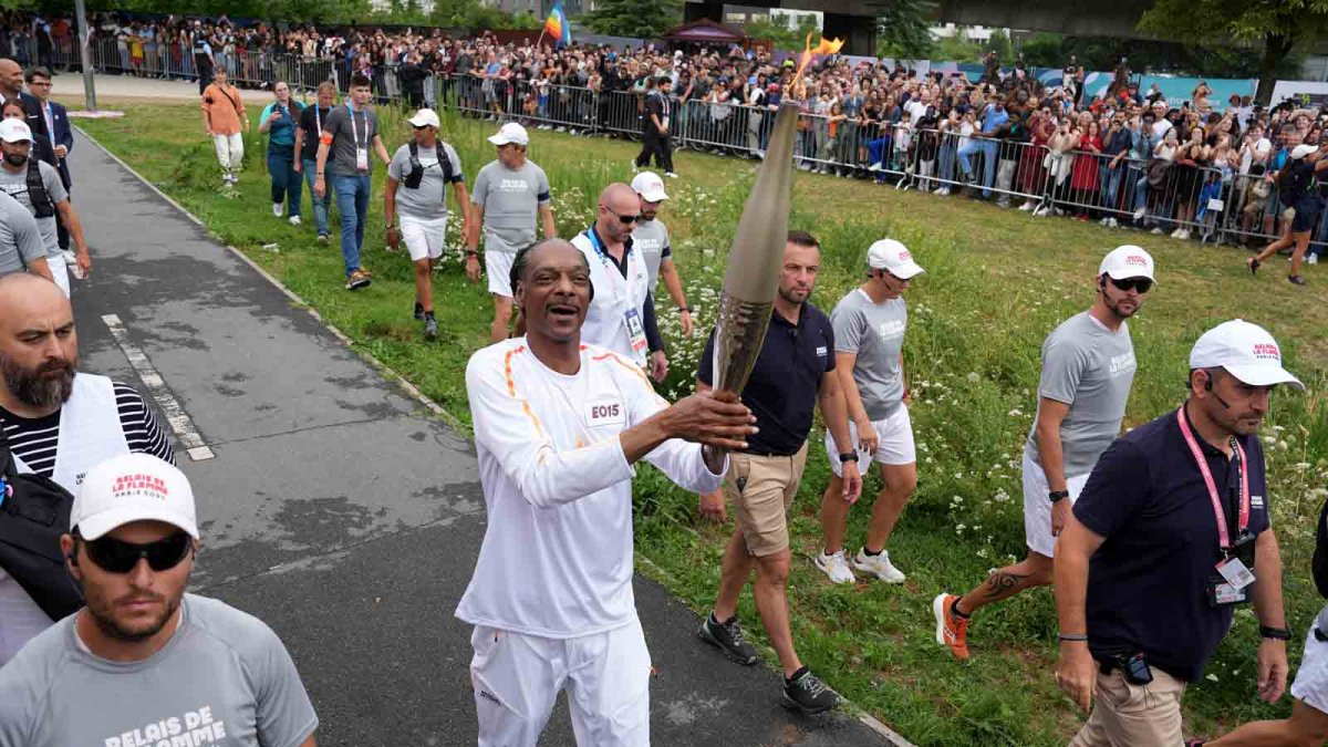 Snoop Dogg carries Olympic torch before Opening Ceremony in Paris NECN