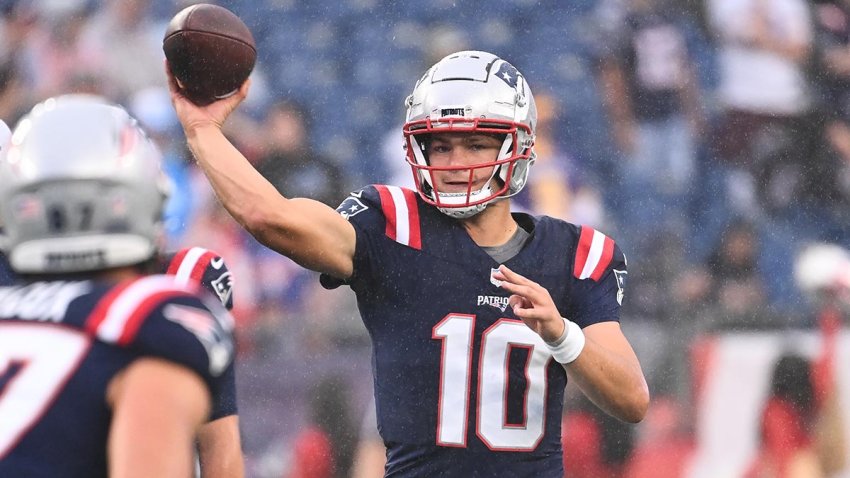 Patriots quarterback Drake Maye