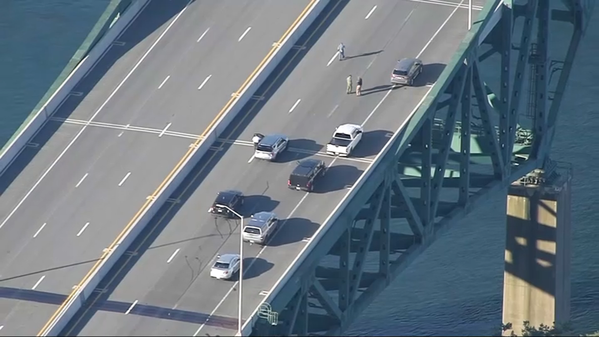 Piscataqua River Bridge closed, man shot by police after killing wife in Troy, NH – NECN