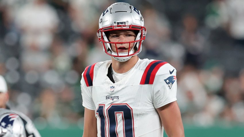 Patriots quarterback Drake Maye