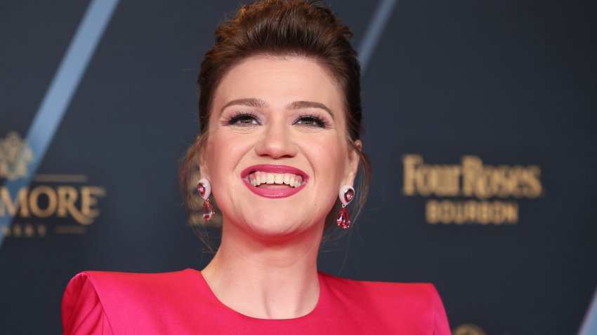 Kelly Clarkson attends the 51st annual Daytime Emmys Awards