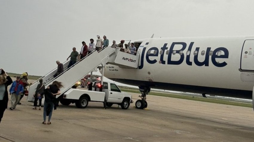 A photo of passengers deplaning JetBlue flight 1189 in Salina, Kansas on Sept. 21, 2024. (Seth Odell)