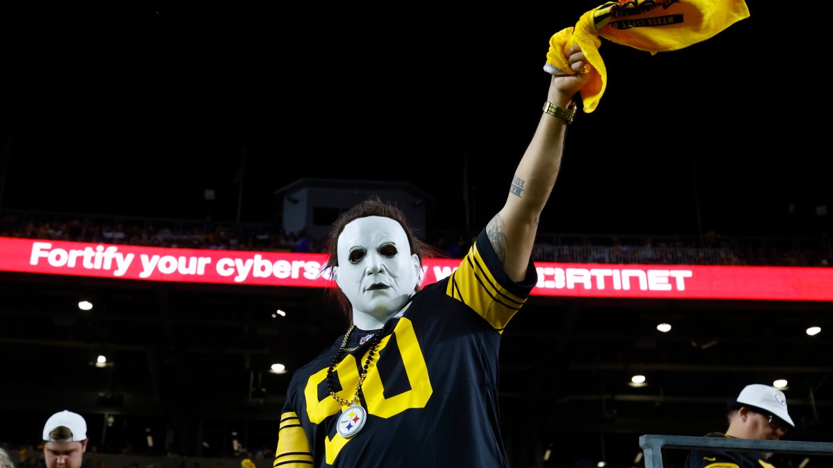 See all the best Halloween costumes worn by NFL players in Week 8 NECN