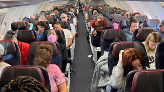 Senate report slams airlines for raking in billions in seat fees