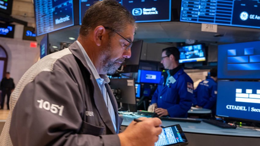 Traders work on the floor of the New York Stock Exchange (NYSE) on October 22, 2024 in New York City. 