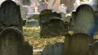 Boston-10/29/05- The Granary Burying Ground on Tremont Street is a popular spot for tourists. PHOTO BY JOHN TLUMACKI/GLOBE STAFF