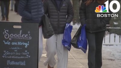 Shoppers brave the cold in Boston for last-minute holiday gifts