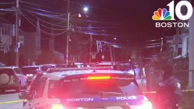 Man barricaded inside home in Hyde Park