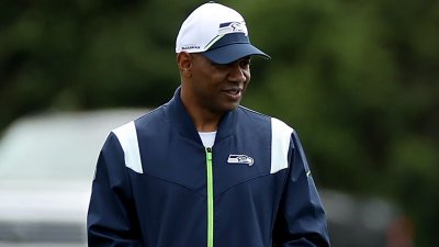 Seahawks quarterbacks coach Charles London